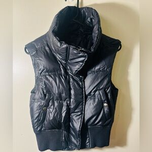Express Women’s Shiny Black Puffer Vest Size L